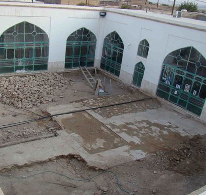 Die Große Moschee von Javim, ein 500 Jahre altes Gebäude mit einer Stein-Mihrab und einem Stein-Mimber.