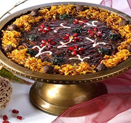 Granatapfelsuppe, ein beliebtes Gericht bei familiären Zusammenkünften an der Nacht von Yalda