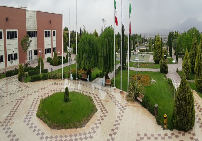 Die Kerman University of Technology and Advanced Technology studiert in der Nähe der großen Industrien und Minen des Iran