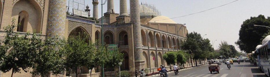 Die Shahid Motahari High School ist eine neue Schule im Herzen traditioneller Bauweise