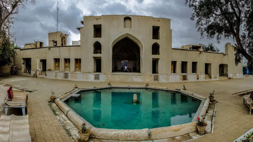 Bagh Neshat Lar, die Residenz der örtlichen Herrscher von Larestan