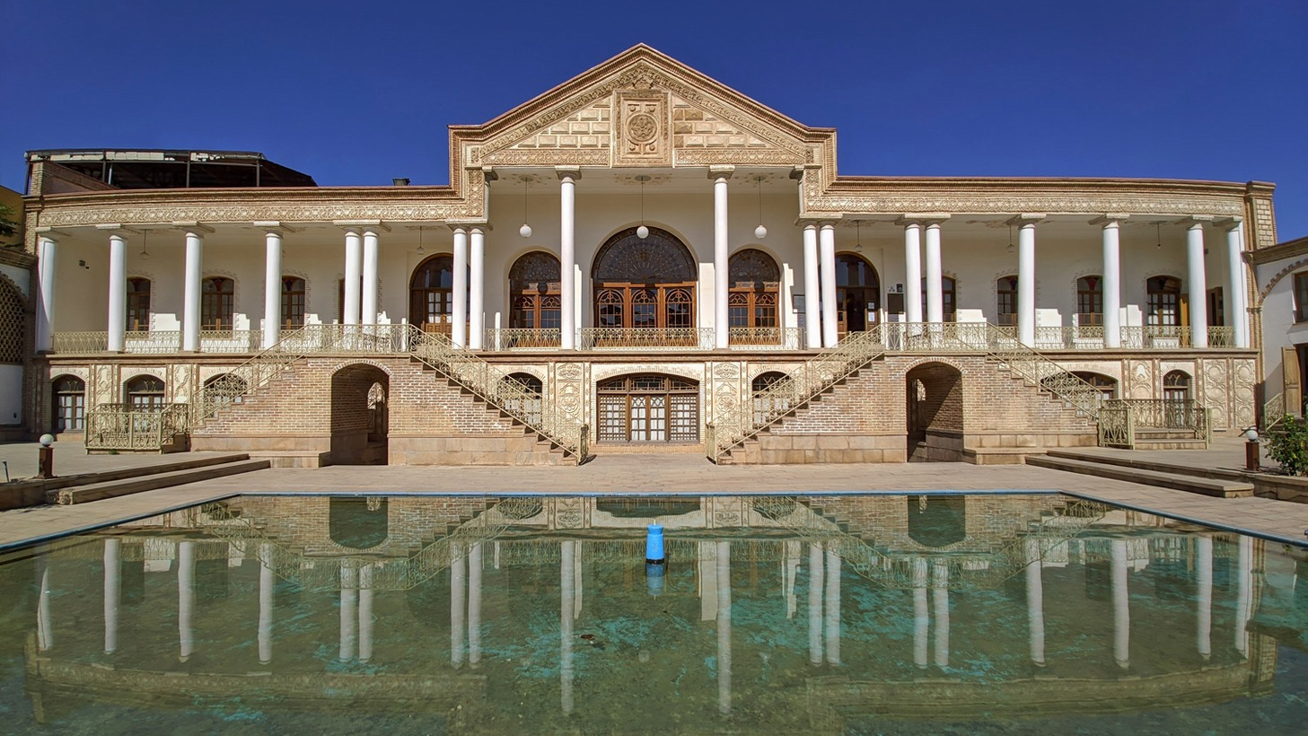 Das Qajar-Museum von Tabriz: Ein Blick auf historische Objekte in einem einzigartigen historischen Haus