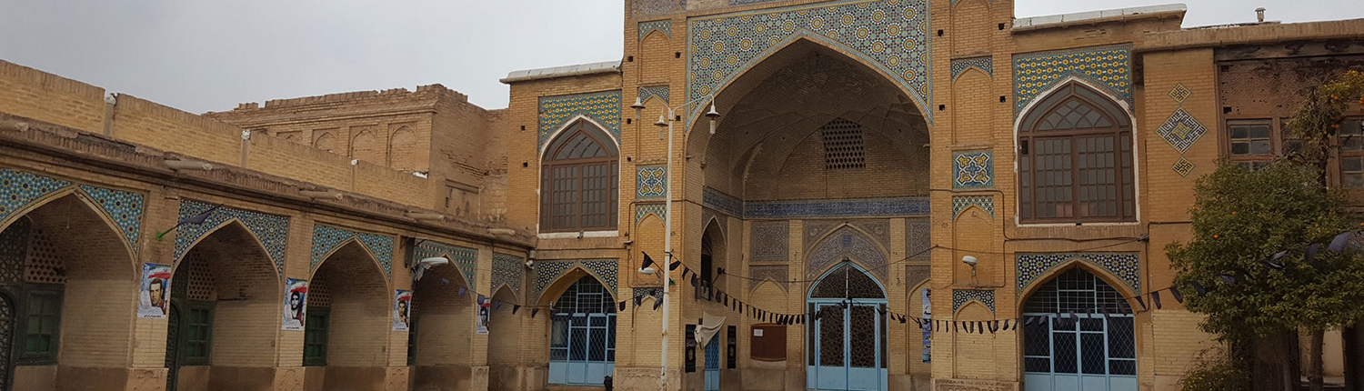 Muschir-Moschee, die unbeschreibliche Schönheit des Gebäudes neben der ältesten Uhr in Schiraz