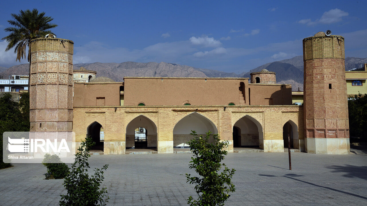 Große Darab-Moschee, die einzige Moschee der Welt mit vier Minaretten