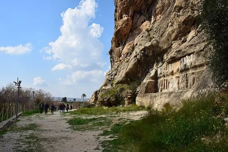 Tang Chugan und seine geheimnisvollen Petroglyphen