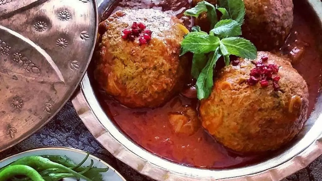 Pfirsich-Kofta, die traditionelle Kofta der Menschen aus Shiraz.