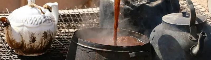 Yazdischer Kaffee, ein Getränk, das auch in die Zeremonien von Yazd Einzug gehalten hat.